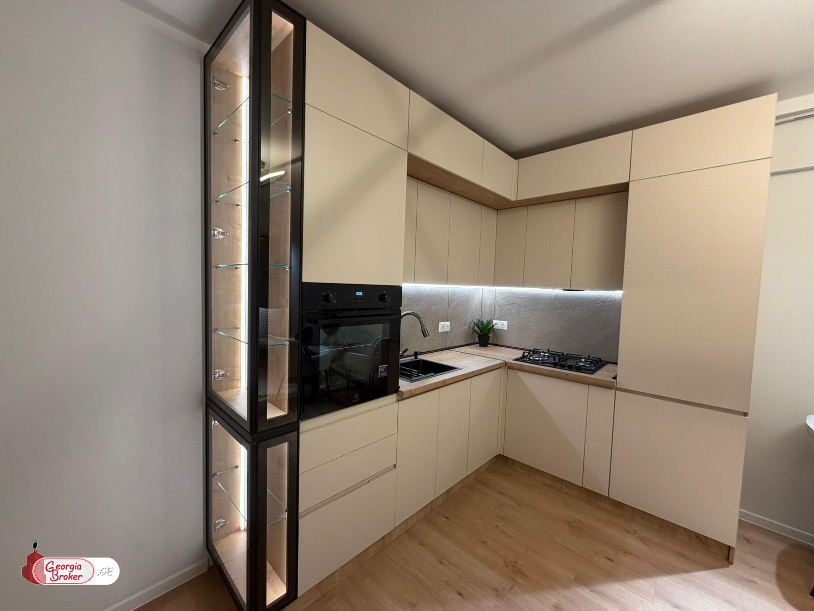 продается квартира с новым ремонтом 3-комнаты